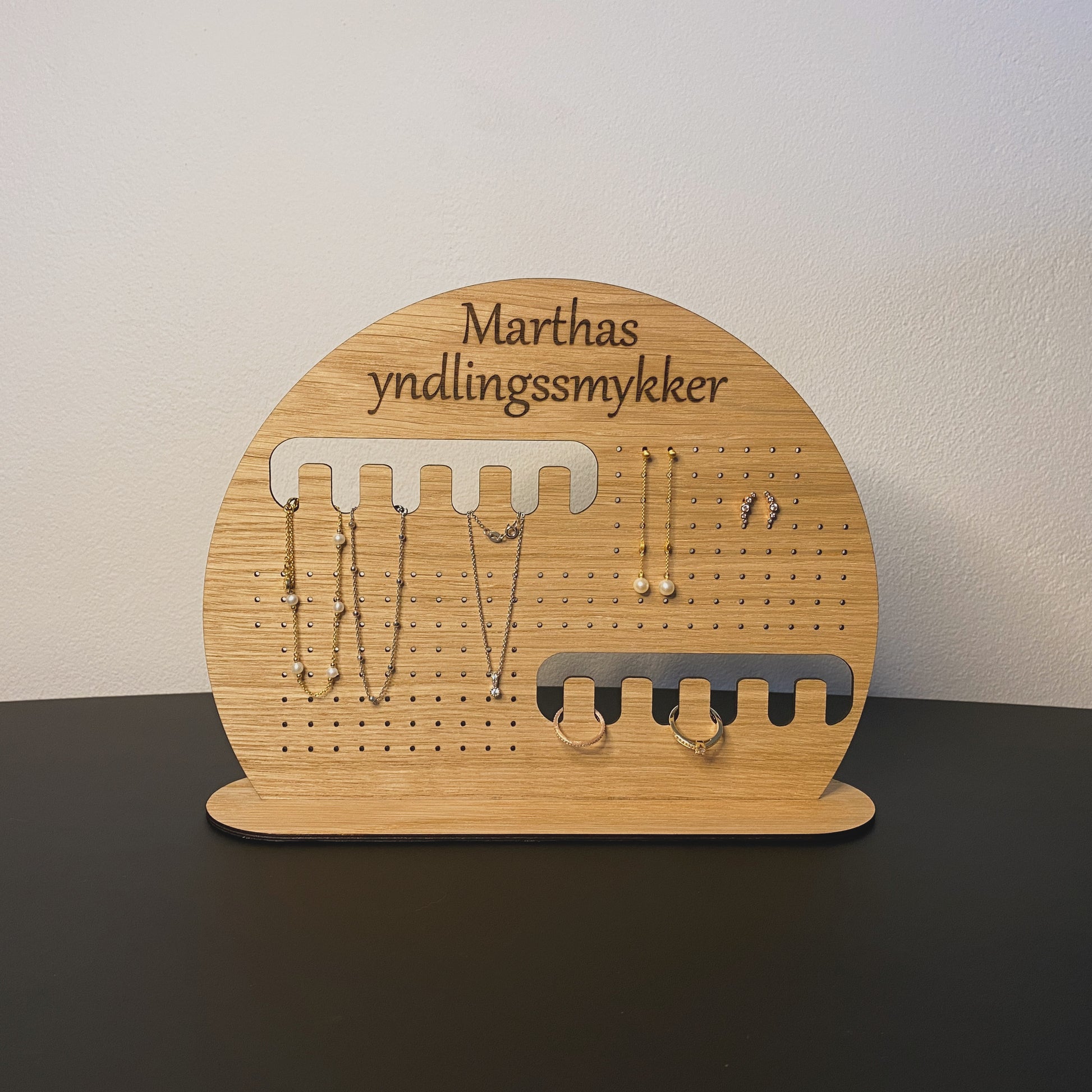 Smykkeholder med tekst
